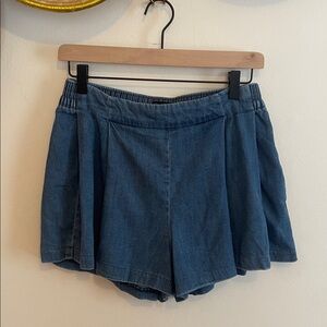 Women's Blue Elastic-Waist Pleated Denim Shorts